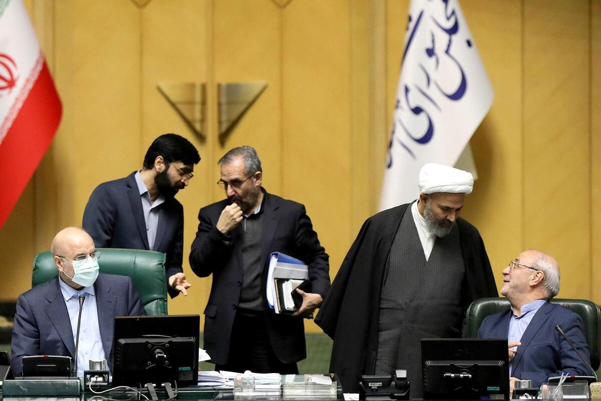 نشست علنی امروز دقایقی قبل به ریاست محمدباقر قالیباف رئیس مجلس شورای اسلامی آغاز شد.