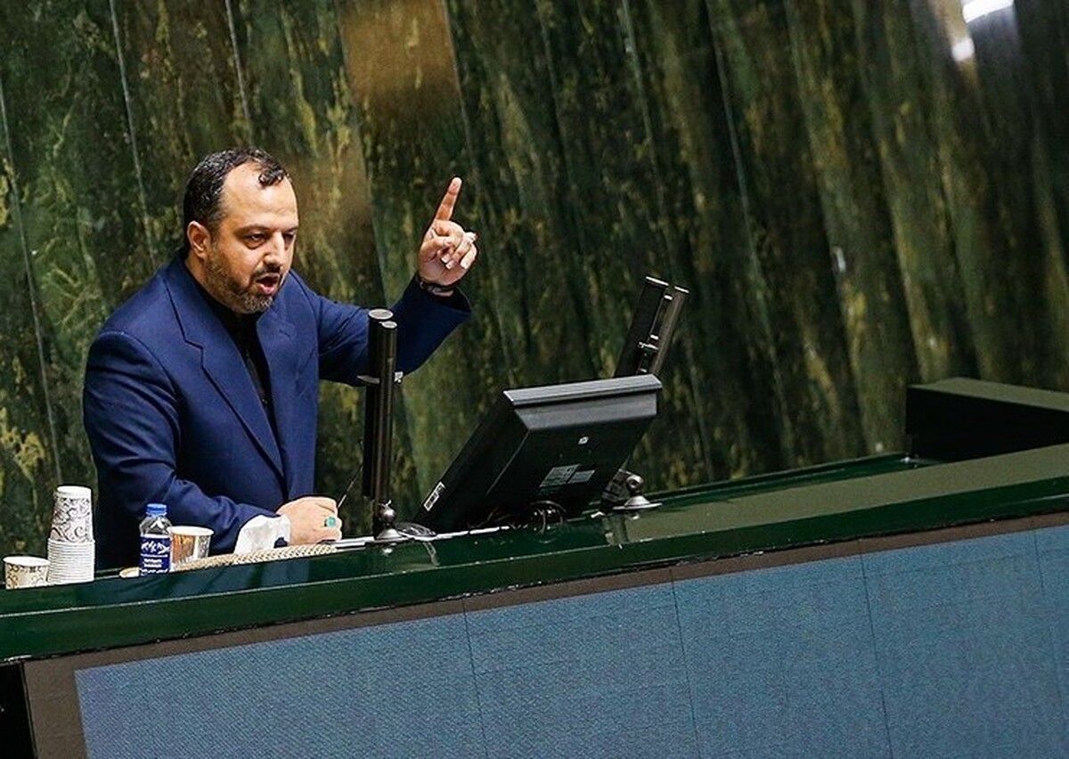 وزیر اقتصاد با اشاره به پیام نارضایتی‌های مردمی نسبت به افزایش قیمت کالا‌ها و ضعف نظارت بر بازار‌ها تاکید کرد: دولت به‌سرعت پیام نارضایتی‌های مردمی را شنید و اتفاقا بخشی از تغییراتی که در کابینه صورت گرفته، دقیقا در همین جهت است.