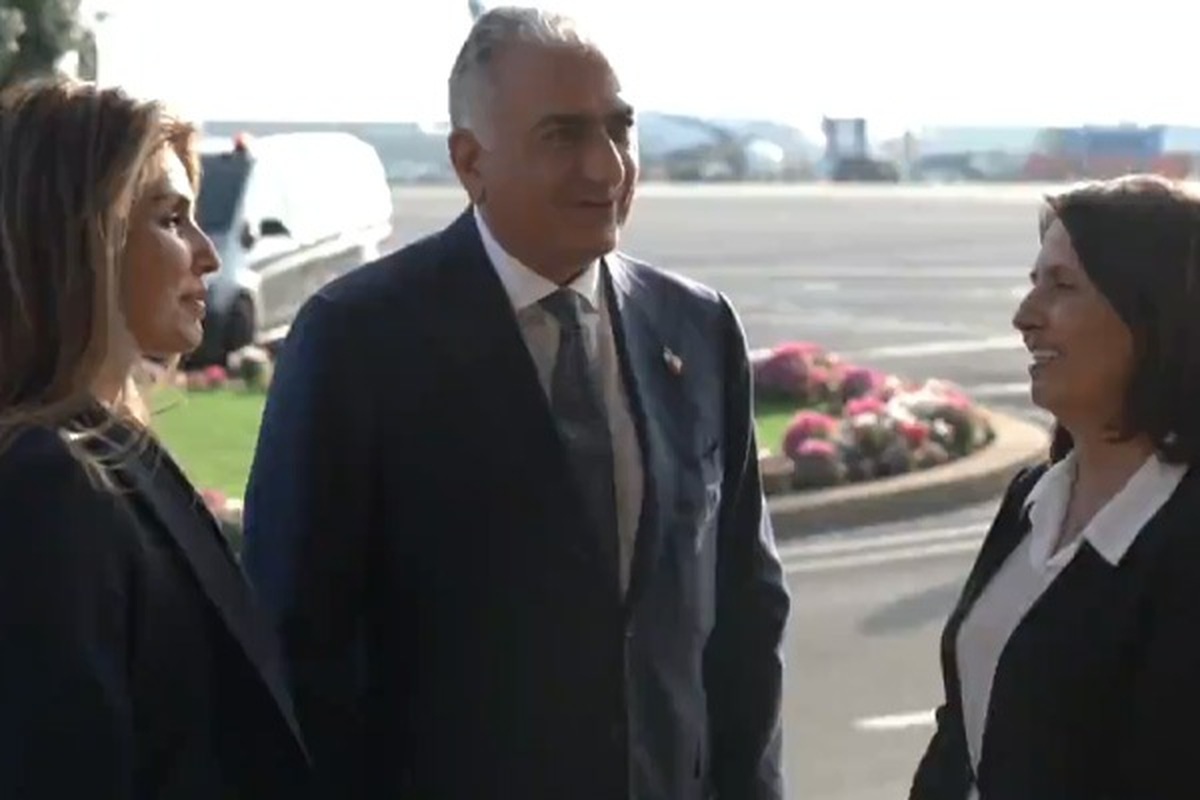 رضا پهلوی، فرزند شاه مخلوع ایران با استقبال وزیر اطلاعات رژیم صهیونیستی دقایقی قبل وارد سرزمین‌های اشغالی تا برگی دیگر را در کارنامه سیاسی خود در همراهی با دشمنان ایران به نام خود ثبت کند.