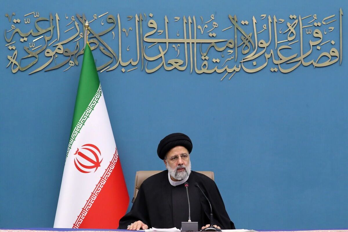 ابراهیم رئیسی رئیس جمهور در نشست با فعالان اقتصاد دیجیتال گفت: «نقش دولت در عرصه کسب و کار‌های دیجیتال، حمایت، هدایت، نظارت و تنظیم‌گری است.»