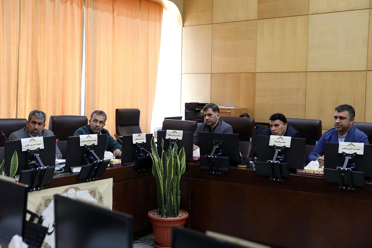 رئیس کمیسیون اقتصادی مجلس شورای اسلامی از اتخاذ تصمیمات کوتاه و میان مدت برای رفع مشکلات اقتصادی باشگاه استقلال تا ۲۴ ساعت آینده خبر داد.