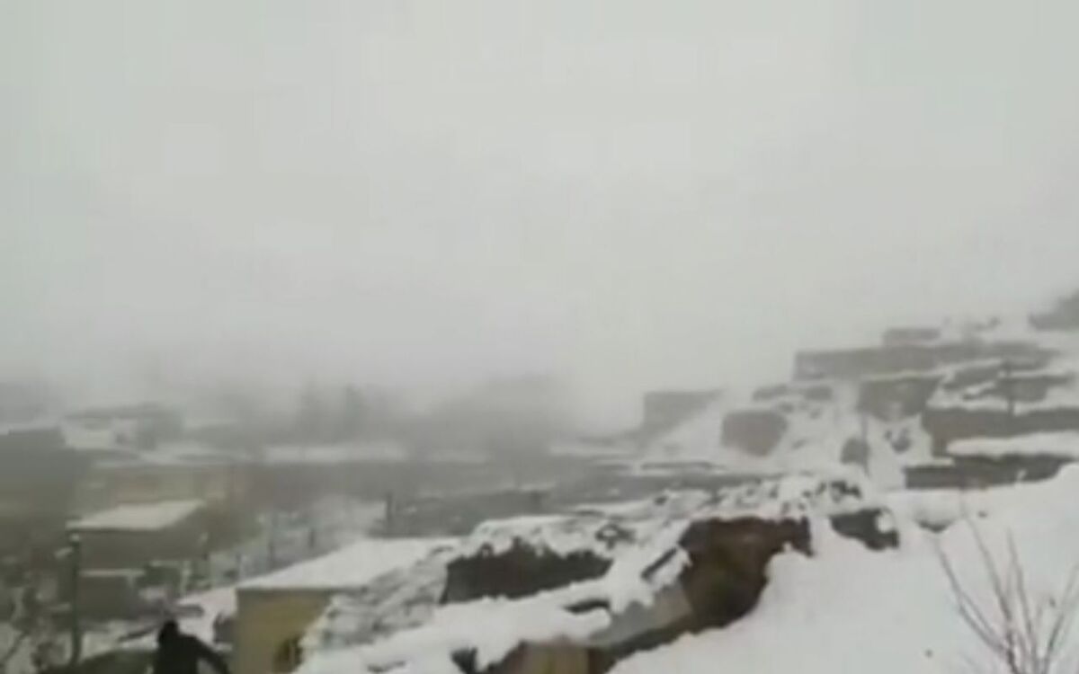 برف، روستای زیرجان گناباد را در فروردین ماه سفیدپوش کرد.