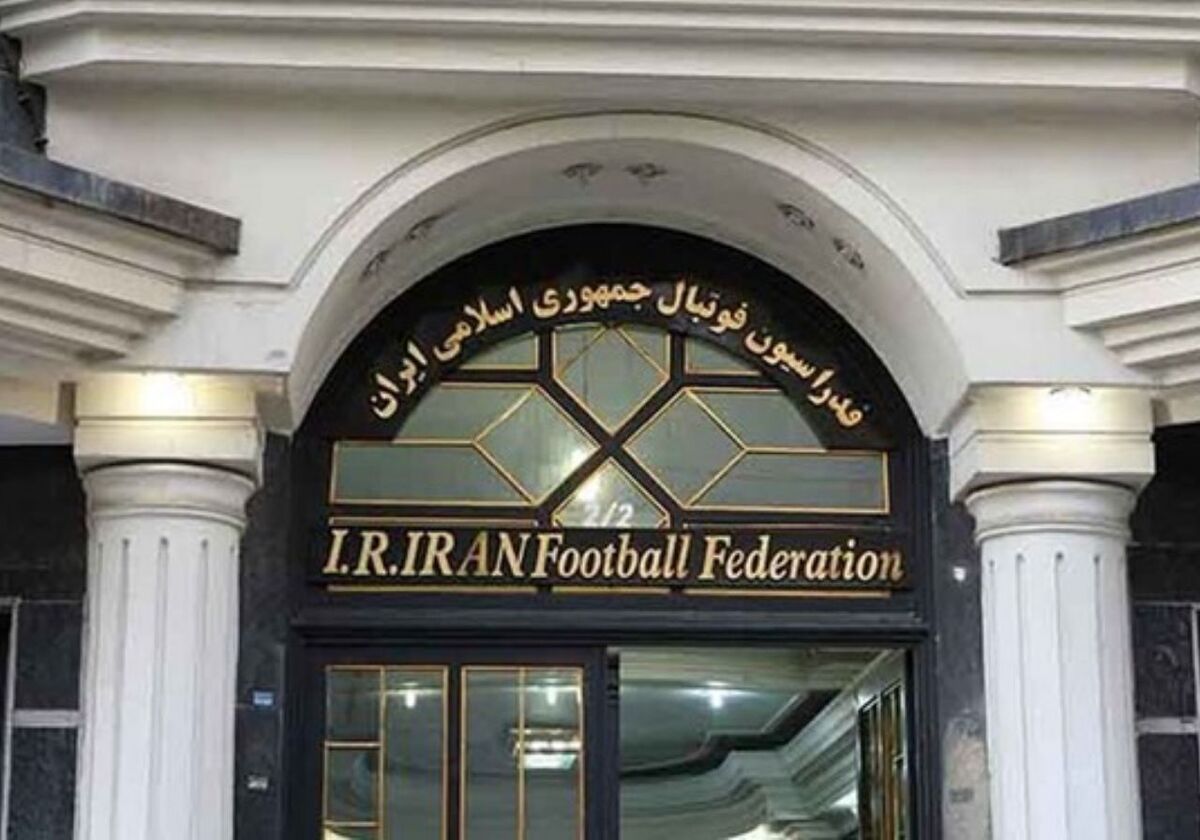 فدراسیون فوتبال در امضای مدارک پرسپولیس و استقلال ریسک بزرگی کرد.
