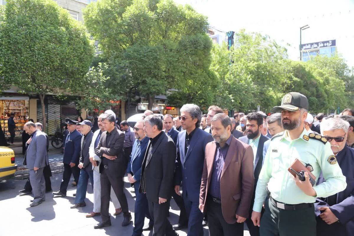 پیکر شادروان حاج رمضانعلی رضائی، پدر آزاده شهید محمد رضائی صبح امروز در مشهد مقدس تشییع شد.