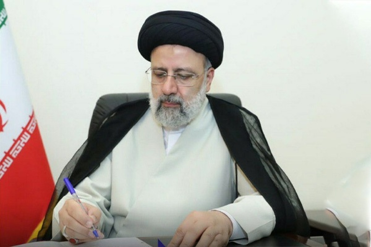 رئیس جمهور در آستانه عید فطر ضوابط بخشودگی یا تخفیف در محدودیت‌ها و ممنوعیت‌های اداری، انتظامی و صنفی افرادی که در اغتشاشات سال گذشته مرتکب اعمال خلاف قانون شده بودند را ابلاغ کرد.