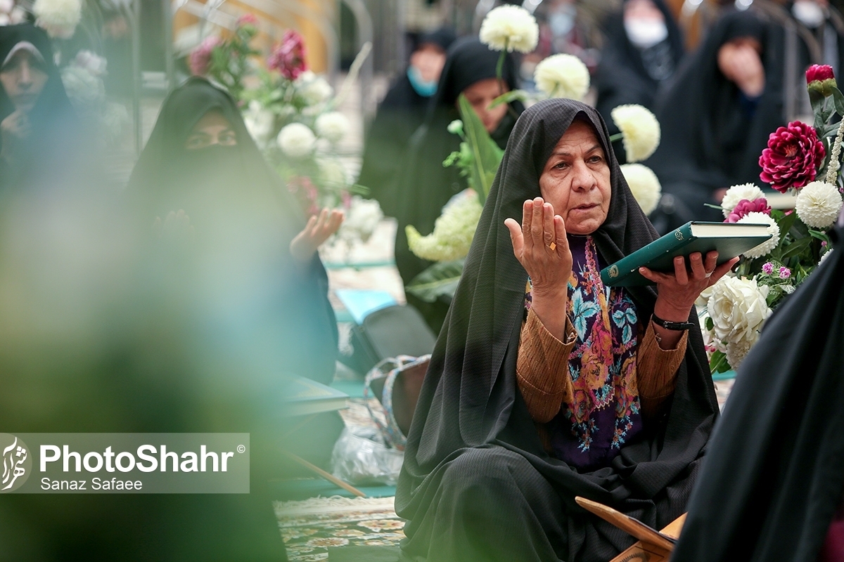 روزه گرفتن در سفر احکام شرعی خاصی دارد که شخص مسافر بنابه نظر مرجع تقلید خود می‌تواند سفر خود را مدیریت کرده و قضای آن را بعد از برگشت به وطن به جای آورد.