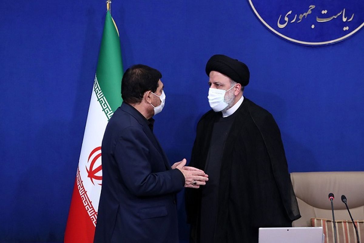 پیرو دستور رئیس جمهور به معاون اول برای بررسی سریع و دقیق علل بروز مشکلات پرداخت حقوق اسفند ماه و امتیازات قانون رتبه‌بندی معلمان و فرهنگیان و رفع مشکل و شناسایی و برخورد با قصور و تقصیر‌های احتمالی، دکتر مخبر عصر امروز در نامه‌ای به دکتر رئیسی نتیجه بررسی‌ها و پیگیری‌های انجام شده در این زمینه را اعلام کرد.