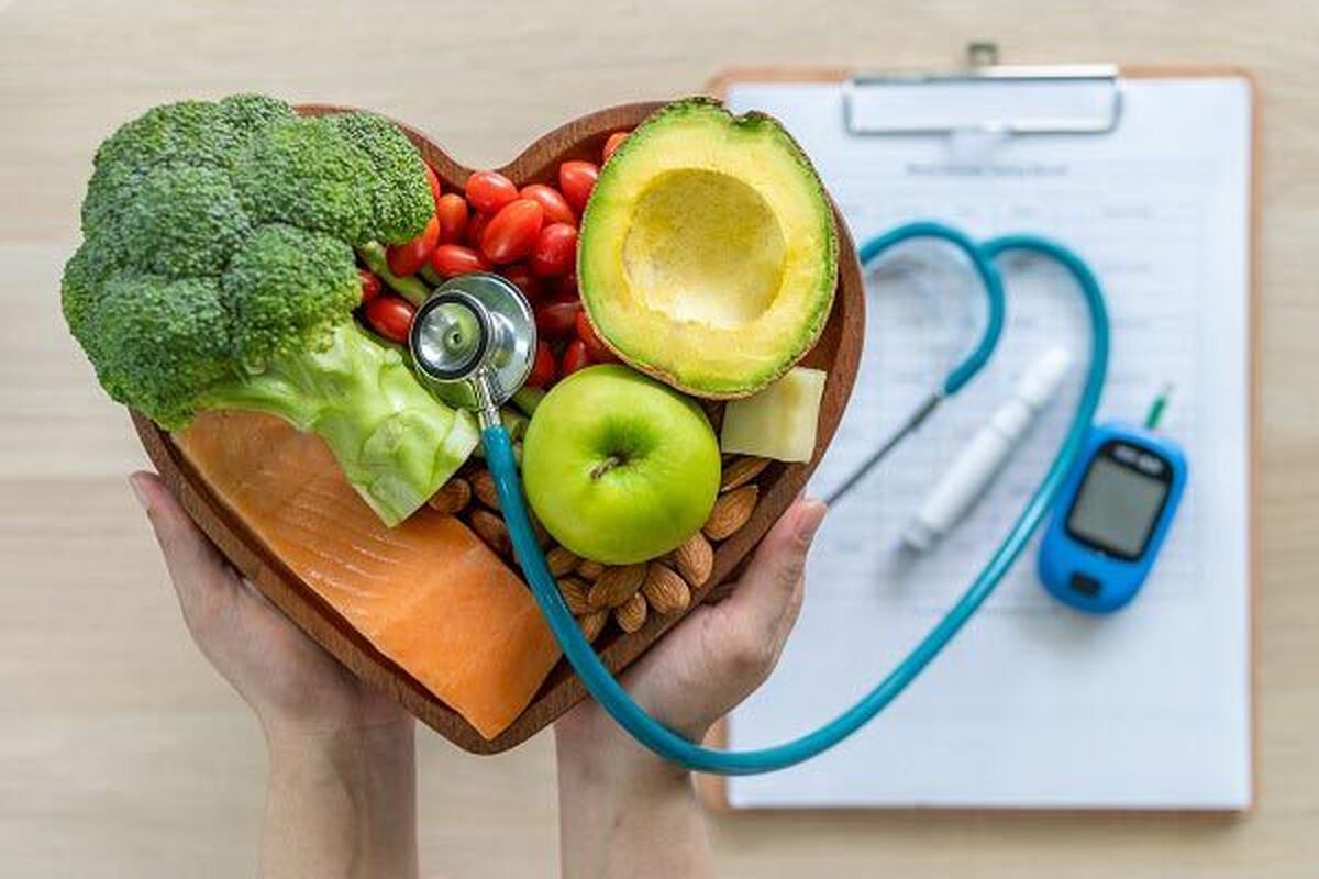 نرخ ابتلا به دیابت نوع ۲ به علت عادات ناسالم غذایی، استرس، عدم فعالیت فیزیکی و ... در حال رشد است و این در حالی است که یک رژیم غذایی سالم در کنار بهبود کیفیت زندگی، می‌تواند منجر به کاهش خطر ابتلا به این بیماری شود.