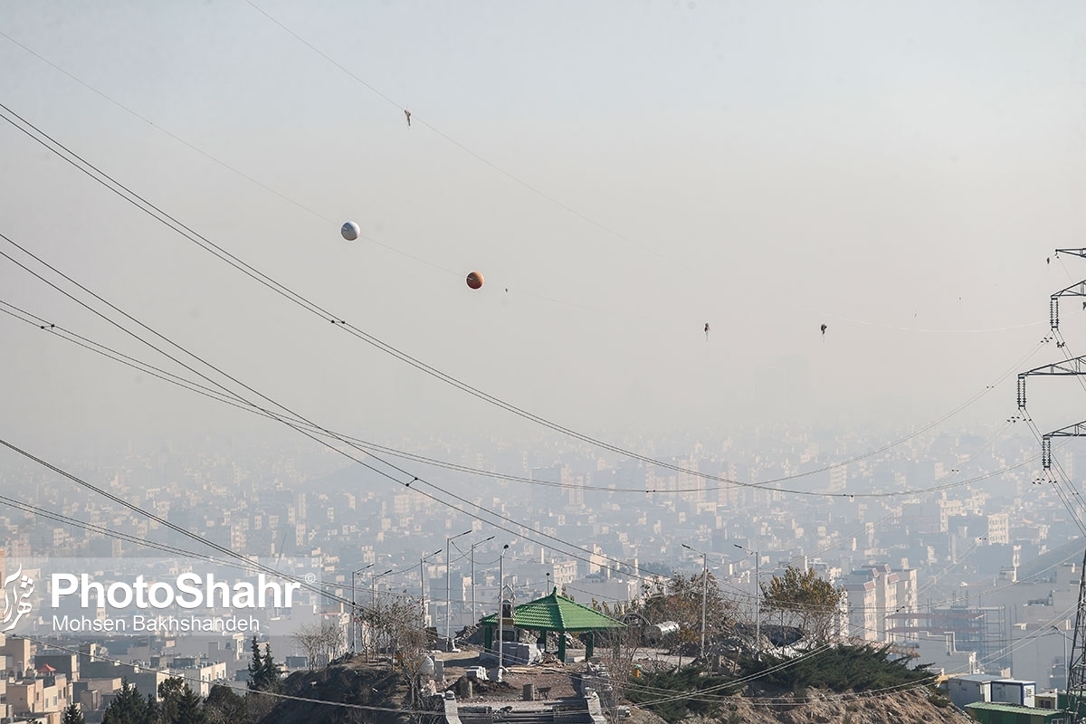 مدیرکل حفاظت محیط زیست خراسان‌رضوی گفت: شاخص کیفیت هوای کلانشهر مشهد امروز در شرایط ناسالم برای تنفس شهروندان قرار گرفت.