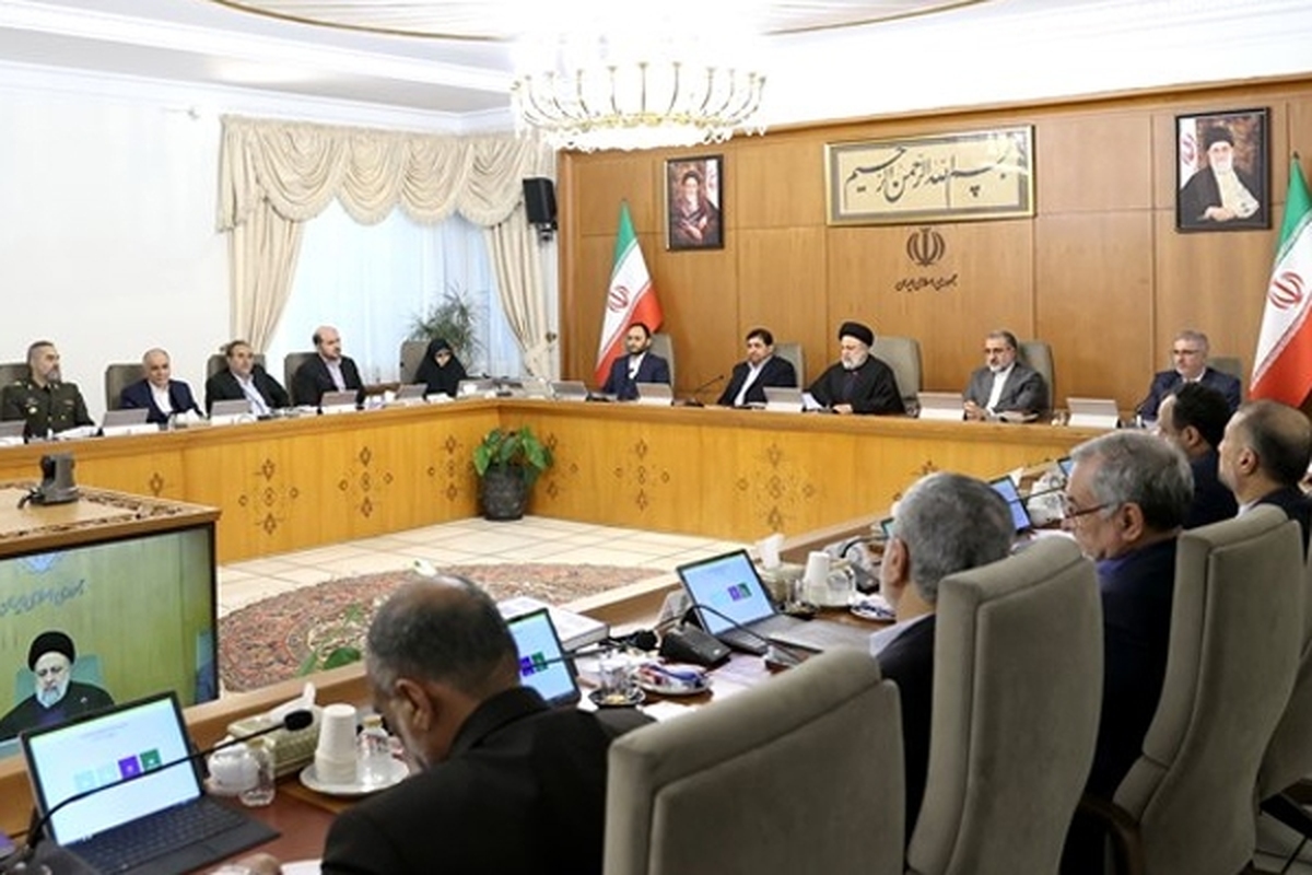 رئیس‌جمهور، شهید سلیمانی را برای مدیران دستگاه‌های اجرایی، الگو و الهام‌بخش در روحیه جهادی و خستگی‌ناپذیری در انجام امور دانست.