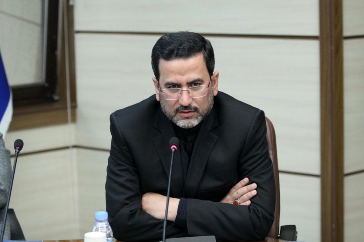 معاون وزیر صمت با بیان اینکه مافیای دارو ادعا نیست بلکه موثق است، گفت: به برخی از فعالان این صنعت که منکر مافیا بودند گفتم اگر شک دارید در آینه نگاهی بندازید تا ببینید.