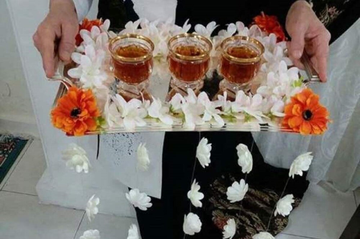 خواستگاری دختر از پسر بطور کلی از منظر شرعیات دینی ممنوع و حرام نیست گرچه که از نظر عرفی امر پسندیده‌ای نمی‌باشد.