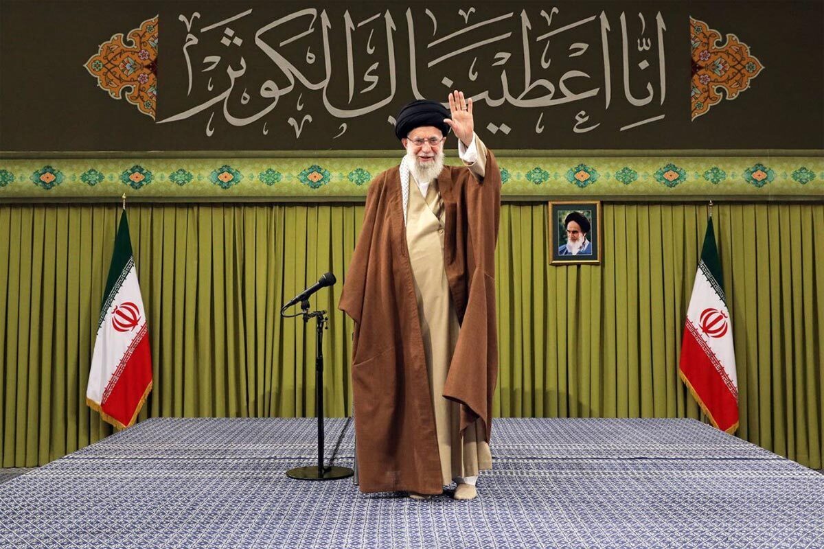 رهبر معظم انقلاب: امروز بار جهاد تبیین بر دوش شما مداحان اهل‌بیت است + فیلم