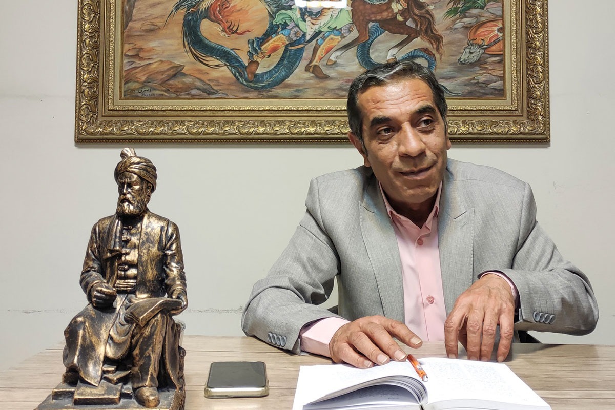دکتر حمید طبسی می‌گوید: برگزاری جلسات شاهنامه خوانی در خردسرای فردوسی مشهد دیرزمانی است که آغاز شده و همچنان ادامه دارد.