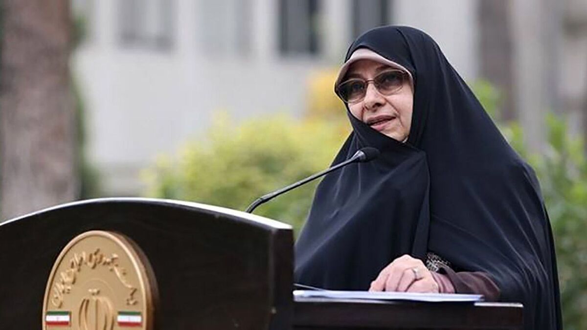 معاون رئیس جمهور در امور زنان و خانواده گفت: پیگیر دورکاری برخی مشاغل بانوان و بازنشستگی پیش از موعد آن‌ها هستیم.