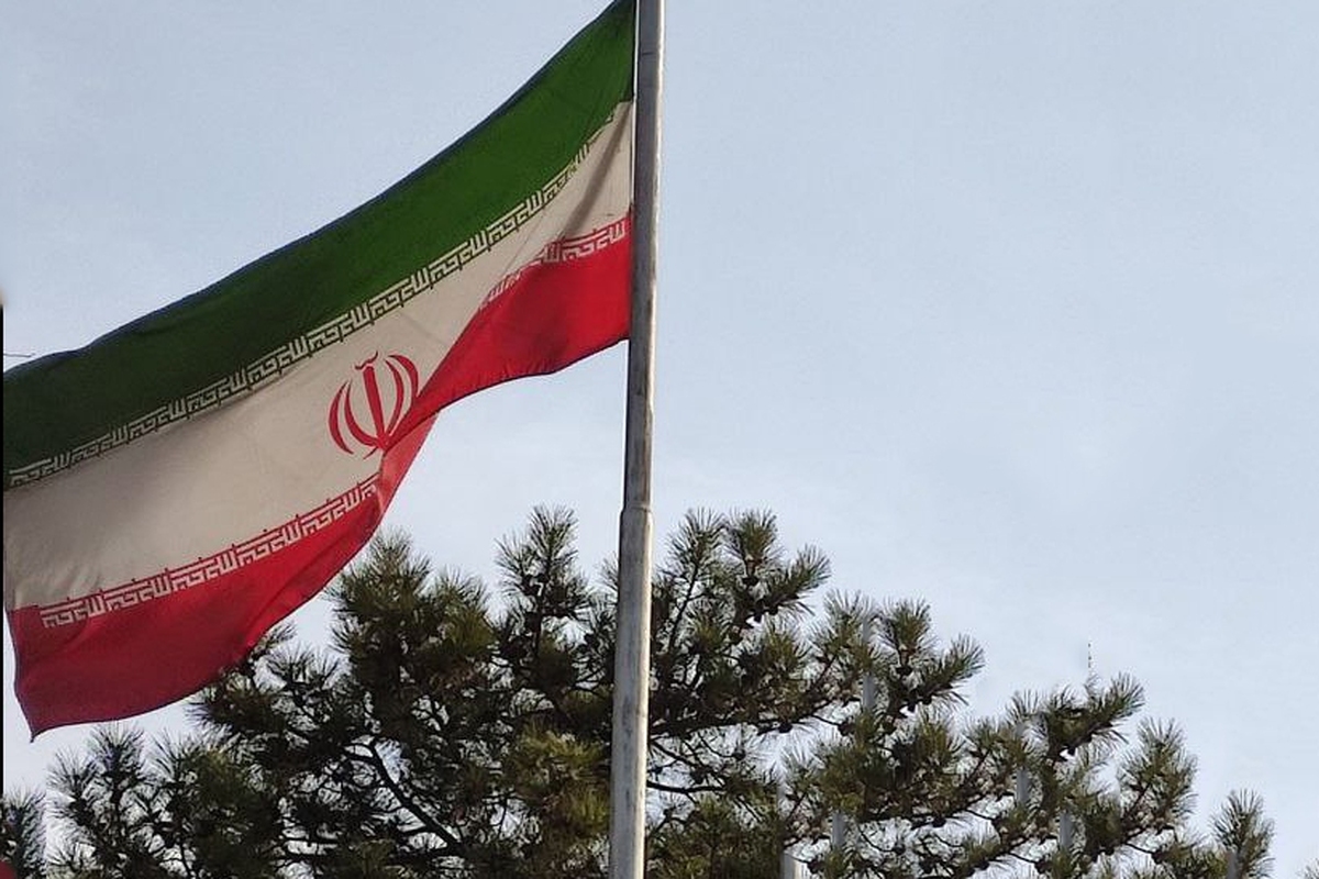 سفارت ایران در کابل در پیامی توئیتری اعلام کرد که در پی وقوع حادثه تروریستی در کرمان پرچم خود را به حالت نیمه برافراشته درآورده است.