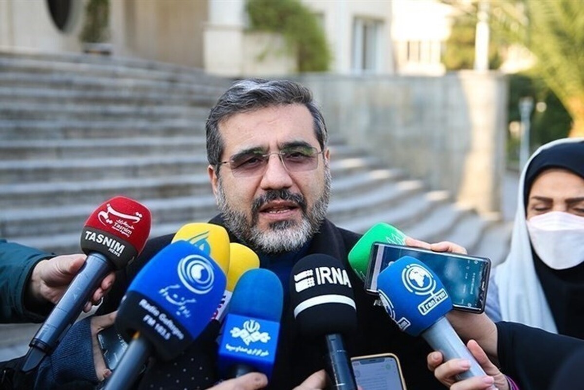 وزیر فرهنگ و ارشاد اسلامی گفت:مکتب ما مکتبی است که با شهادت منسجم‌تر شده است، ۱۷ هزار شهید ترور داریم اگر اتفاق بزرگی همانند ۷ تیر رخ داد، در مقابل جامعه ایرانی را منسجم‌تر کرد.