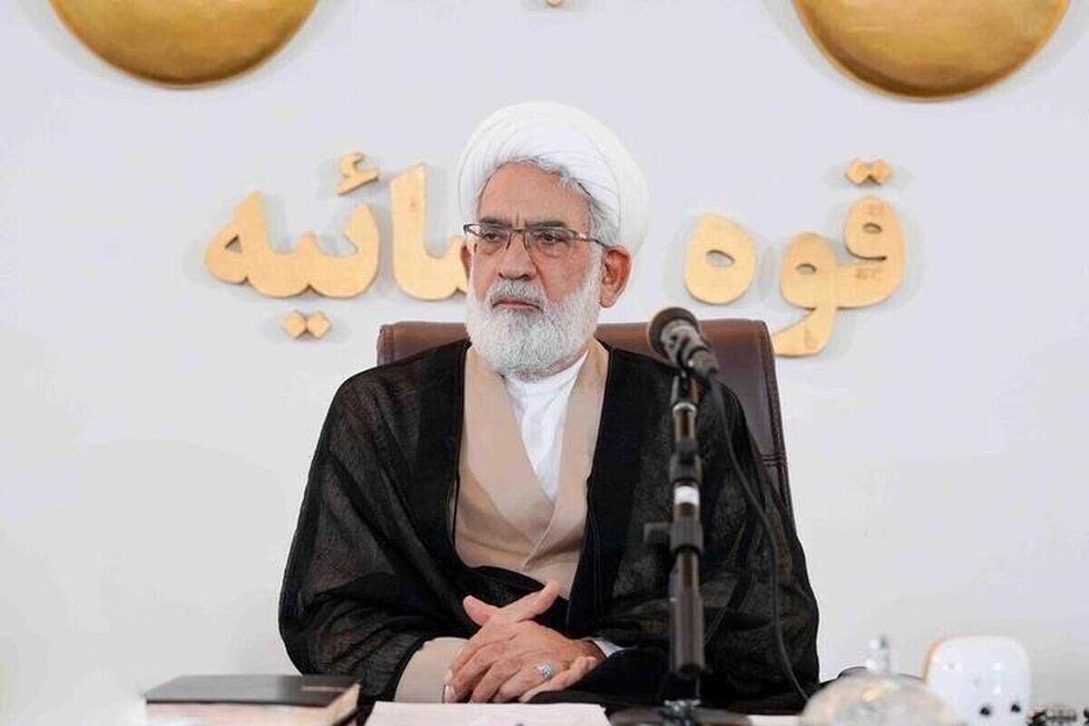 رئیس دیوان عالی کشور گفت: متاسفانه عده‌ای از روی غفلت و برخی از معاندین در فضای مجازی اقدام به هتک حرمت شهیدان و به ویژه حاج قاسم سلیمانی کرده‌اند که باید این افراد مورد تعقیب قرار گیرند و برخورد جدی و قاطع در این زمینه صورت گیرد.