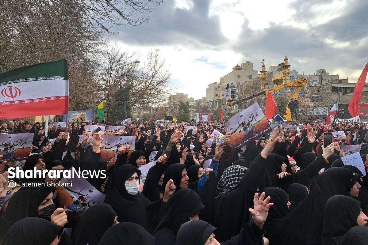 پیکر شهیدان حمله تروریستی کرمان «مریم قوچانی غروی» و «عادل رضایی» و شهید تازه تفحص شده دفاع مقدس«جواد ایزدی» امروز شنبه با حضور مردم قدرشناس مشهد در این شهر تشییع شد.