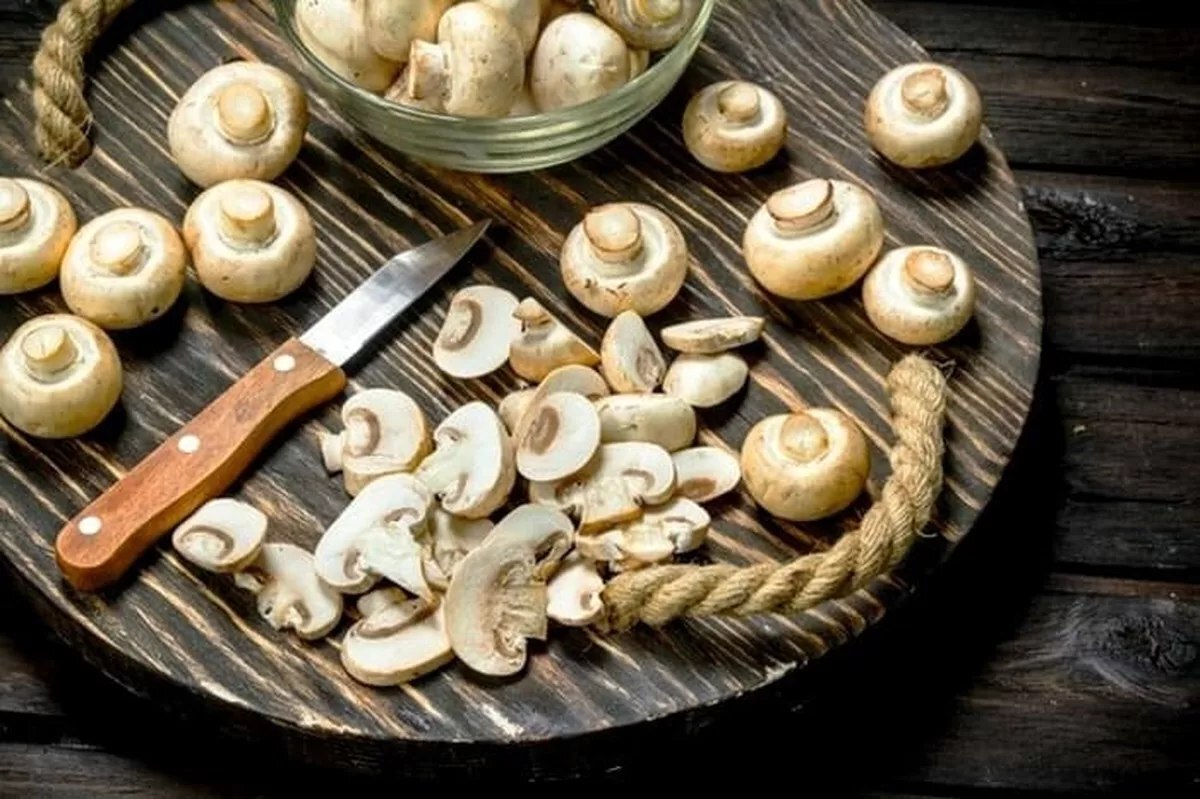 افراد مختلف از روش‌های متفاوتی برای شست‌وشوی قارچ استفاده می‌کنند.