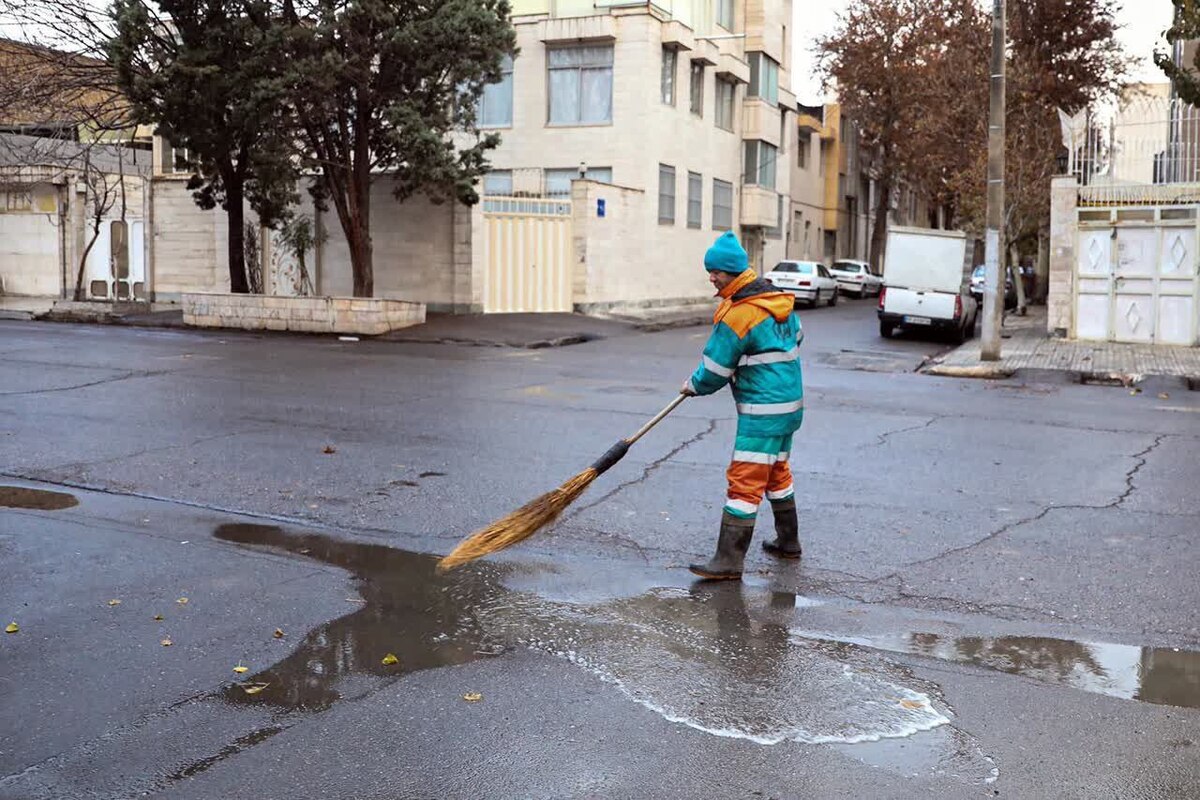 معاون محیط‌زیست و خدمات شهری شهرداری مشهد درخصوص آماده‌باش نیروهای پاکبان با شروع بارندگی‌ها از شب گذشته توضیحاتی ارائه کرد.