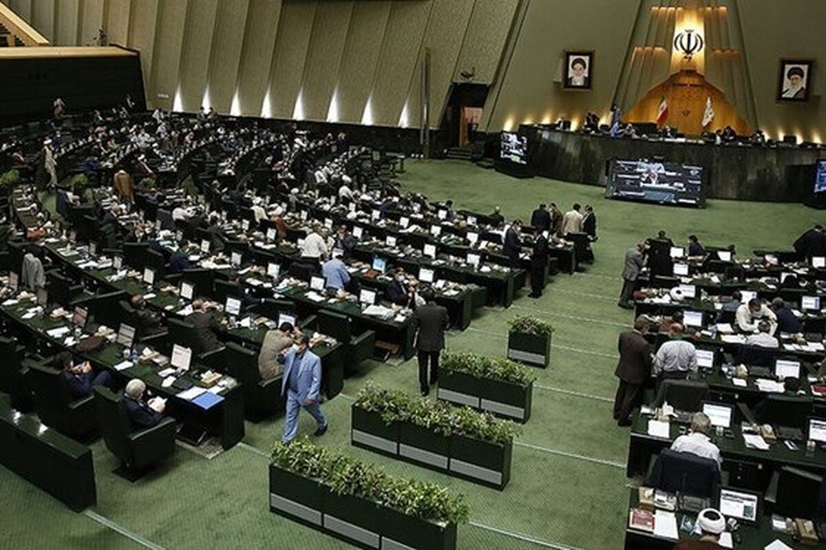 نمایندگان مجلس وزارت امور اقتصادی و دارایی را مکلف کردند برای تامین مالی جهت تسویه بخشی از بدهی خود به شرکت توانیر بابت مابه التفاوت قیمت تمام شده با قیمت تکلیفی فروش برق ۳۰ همت انواع اوراق مالی- اسلامی منتشر کند.