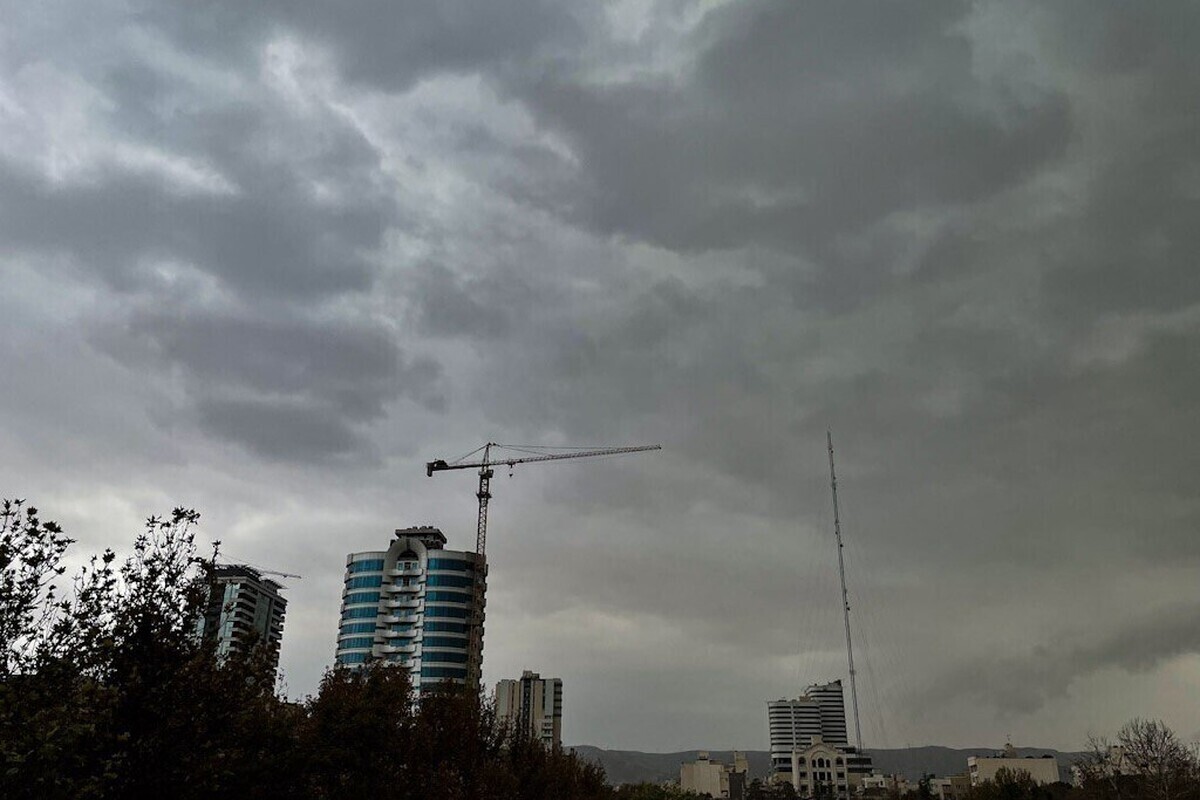 سه تصویر ثبت شده از آسمان ابری و هوای پاک مشهد از طلوع تا غروب آفتاب را اینجا ببینید.