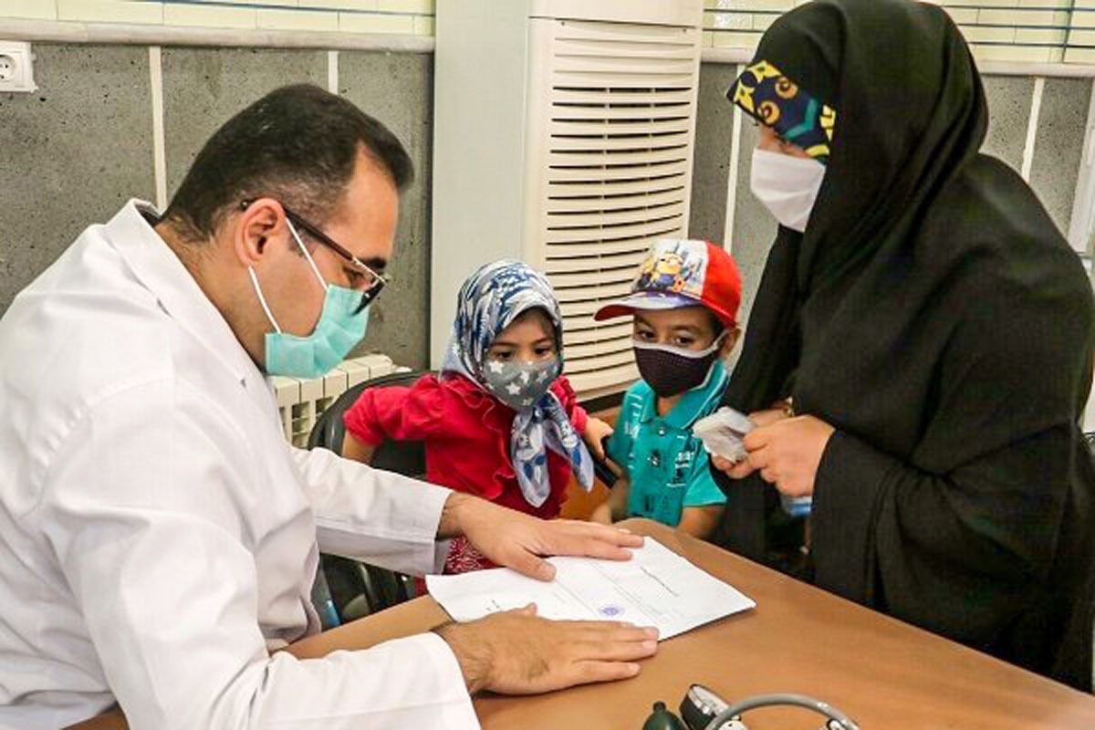 مسئول روابط عمومی بیمه سلامت گفت: افراد در روزهای غیرتعطیل می‌توانند به اورژانس همه بیمارستان‌های دولتی مشهد مراجعه کنند. اورژانس بیمارستان به صورت رایگان در اختیارشان است و جای هیچ نگرانی نیست.