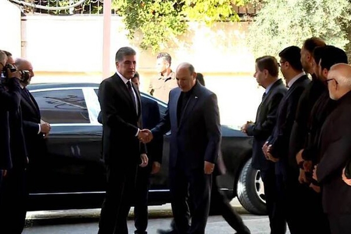 رئیس اقلیم کردستان عراق در مراسم بزرگداشت شهدای انفجار تروریستی کرمان در کنسولگری ایران در اربیل شرکت کرد.