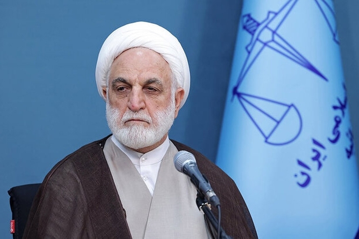رئیس قوه قضاییه گفت: کسانی پس از حادثه تروریستی کرمان با دشمن همصدایی کردند و در زمین دشمن بازی کردند؛ آن‌ها در فضای مجازی و غیرمجازی اعمال مجرمانه مرتکب شدند و با دشمنان و آمریکایی‌ها و داعشی‌ها همسویی کردند؛ این‌ها افرادی هستند که دادستان‌های ما نباید از اقدامات آن‌ها رد شوند و این اقدامات را نادیده بگیرند.