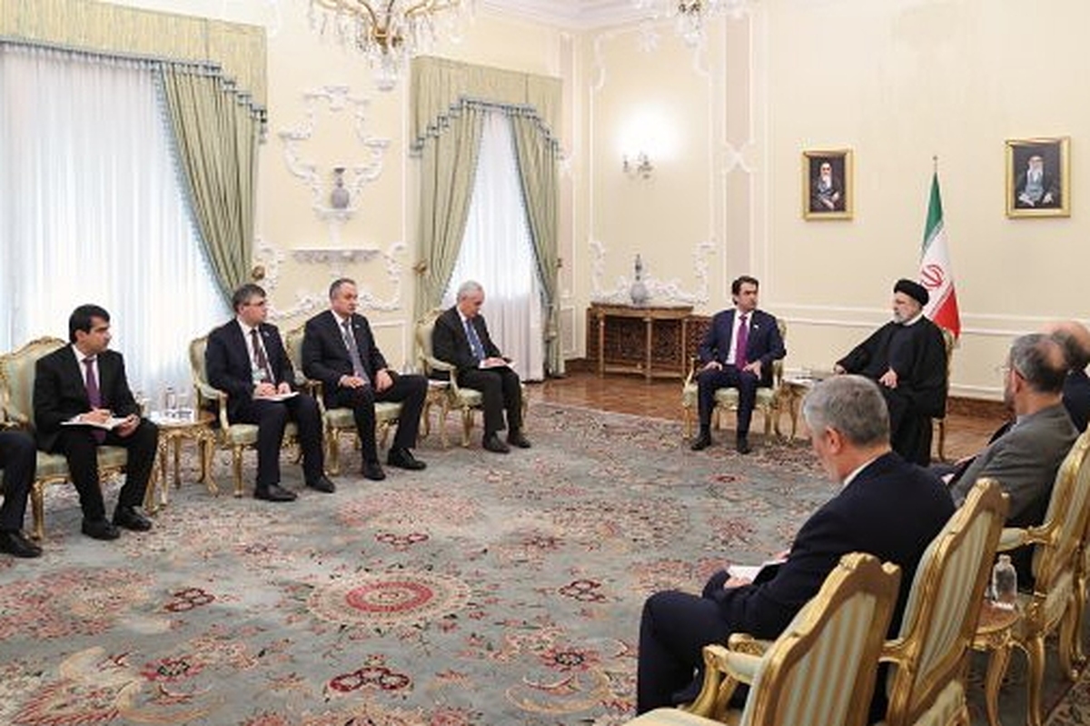 رئیس جمهور روند گسترش روابط تهران-دوشنبه در ۲ سال اخیر را مطلوب توصیف کرد و با بیان اینکه توسعه همکاری‌های پارلمانی مهم و پشتوانه همکاری‌های سیاسی و اقتصادی است، بر تقویت و ارتقای روابط فرهنگی دو کشور نیز تاکید کرد.