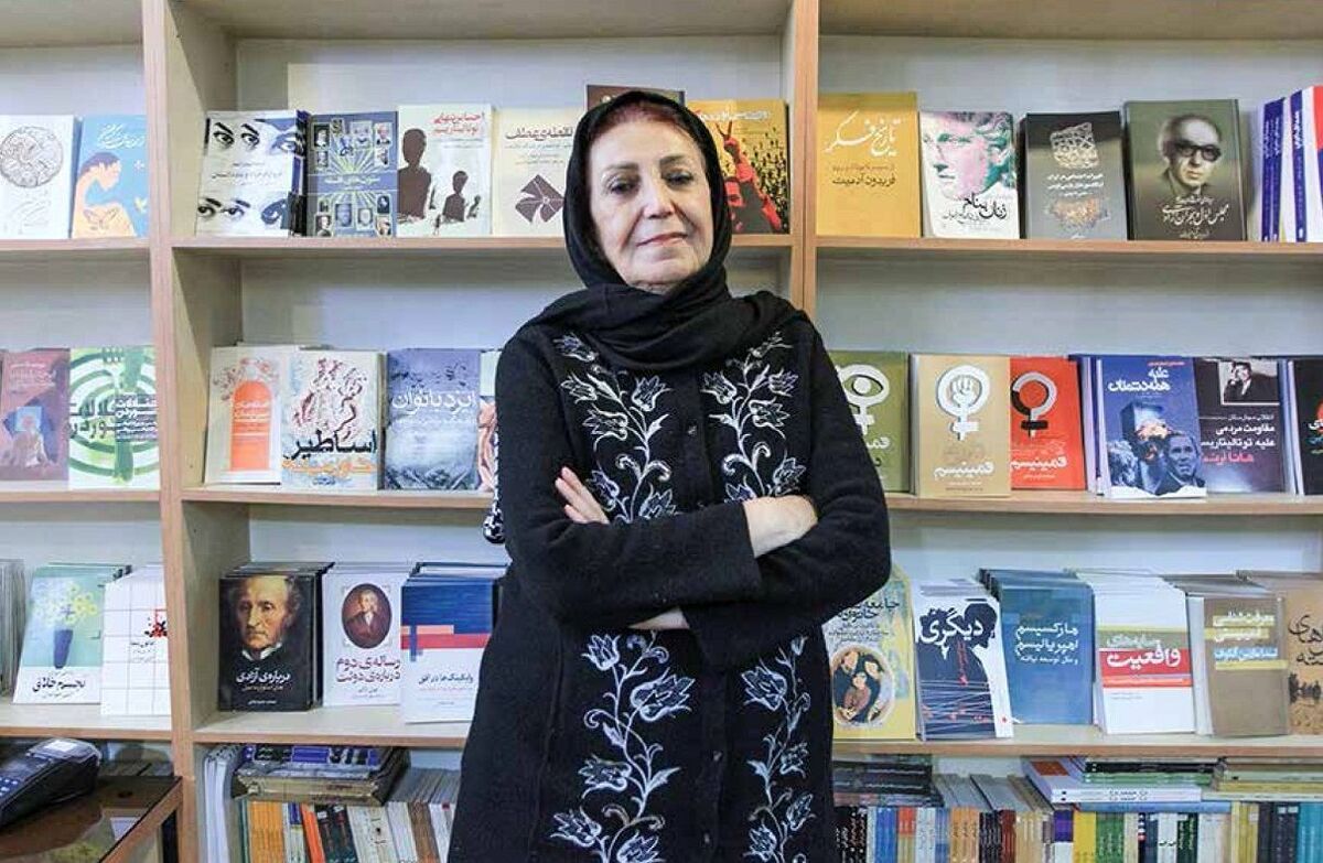 شهلا لاهیجی، نویسنده و مترجم، که نخستین ناشر زن ایرانی و مدیرمسئول انتشارات «روشنگران و مطالعات زنان» بود درگذشت.