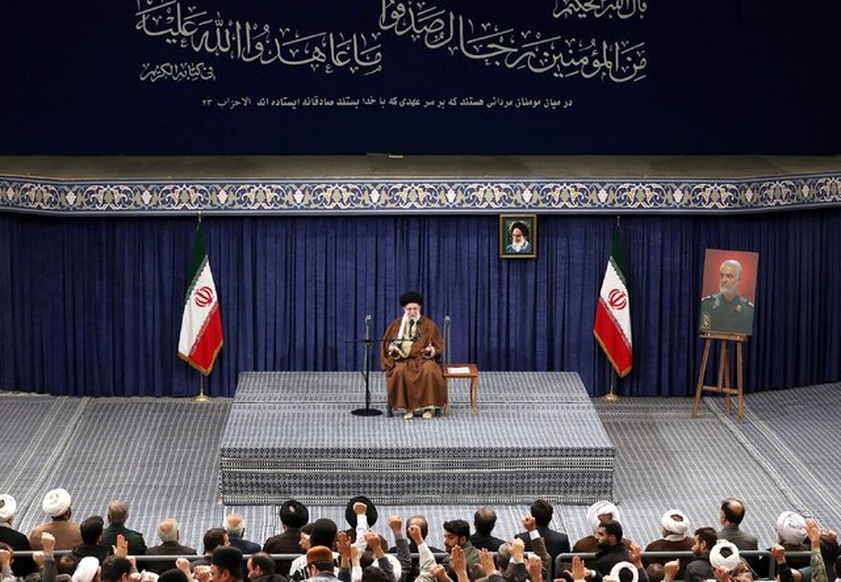 رهبر انقلاب، صبح امروز در دیدار مردم کرمان و خوزستان فرمودند: برخی مردم را از انتخابات دلسرد می‌کنند، این کار غلطی است؛ این اشتباه است و به ضرر کشور است.