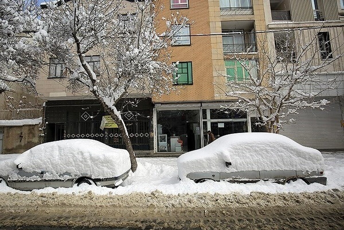 با آغاز فصل زمستان در برخی از مناطق غرب کشور شاهد بارش برف هستیم.
