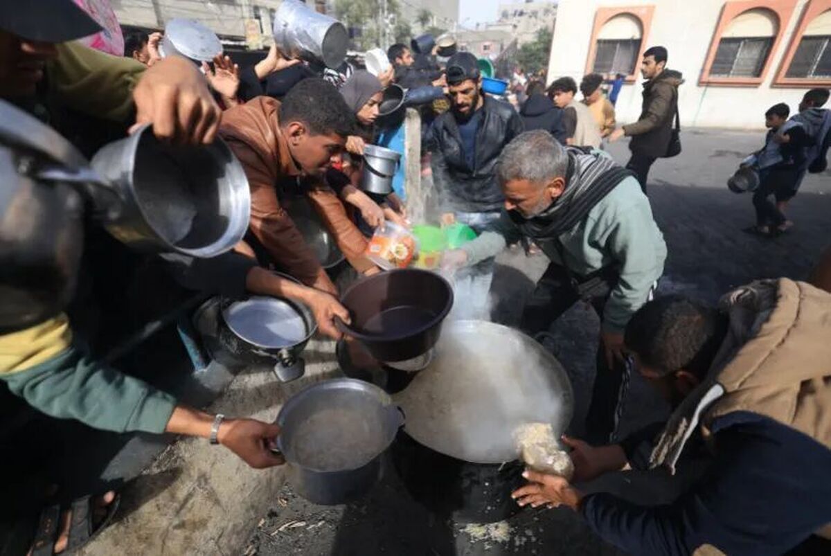 دبیرکل سازمان ملل که حملات رژیم اسرائیل را مانع توزیع کمک ها در نوار غزه می داند، اعلام کرد: از هر پنج نفر گرسنه ترین مردم جهان، چهار نفر در غزه هستند.
