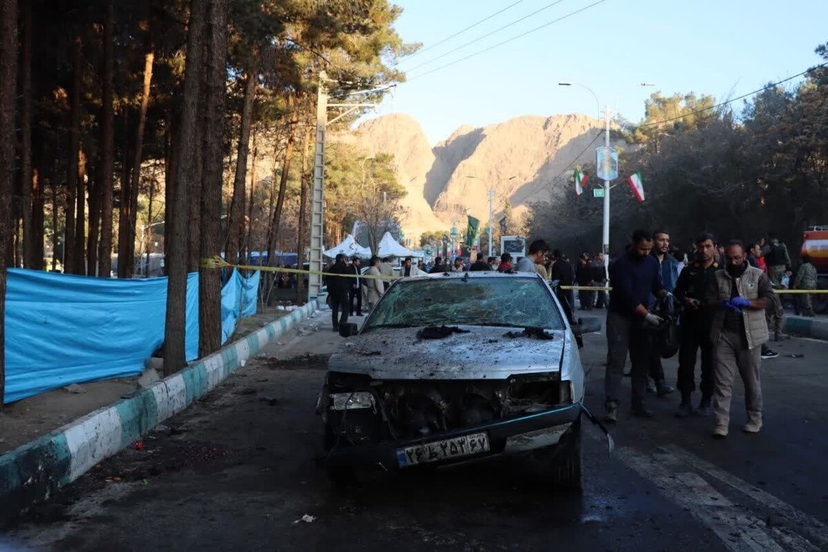 رئیس بنیاد شهید امور ایثارگران گفت: پرونده خانوداه شهدای حمله تروریستی کرمان تا قبل از چهلم آن‌ها بسته می‌شود.