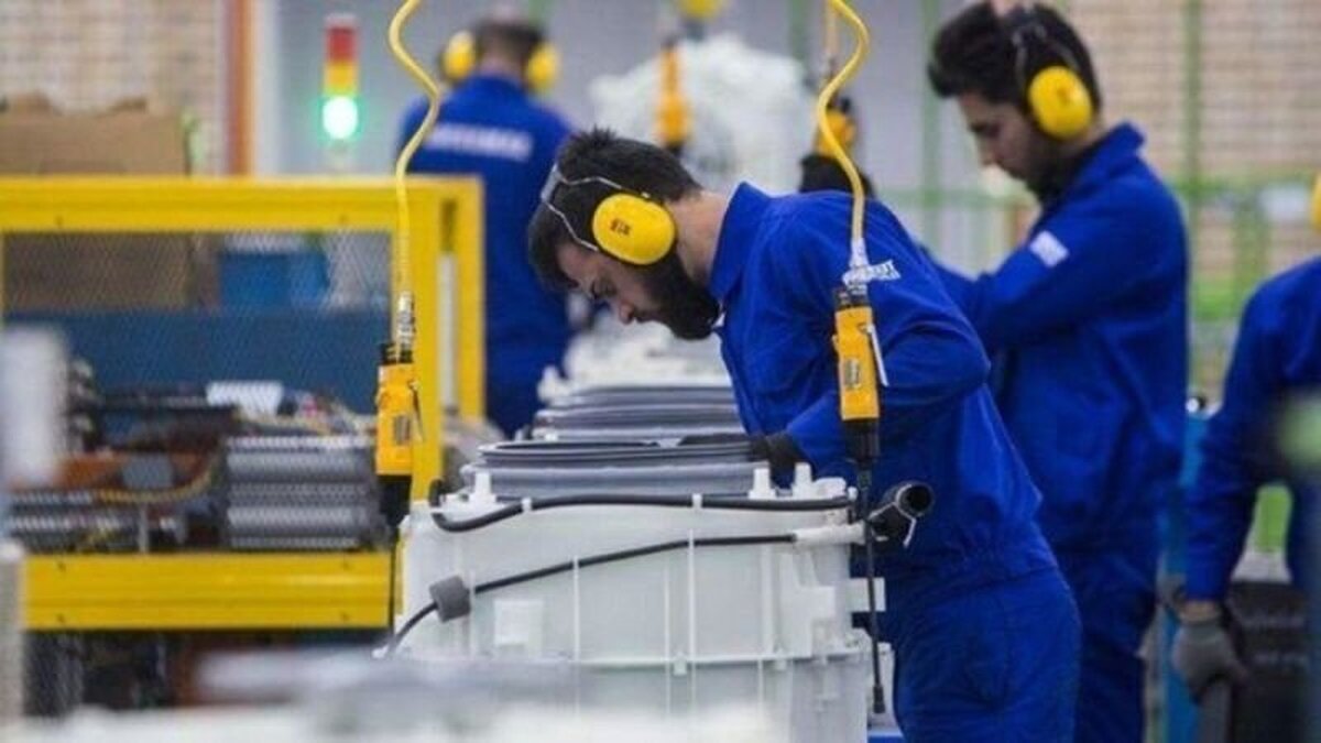 معاون کارآفرینی و اشتغال مرکز توانمندسازی سازمان بهزیستی کشور گفت: کارفرمایانی که مددجویان بهزیستی را استخدام می‌کنند، بنا به درخواست خود می‌توانند از تسهیلات بانکی استفاده کنند که حالت‌های مختلفی دارد.