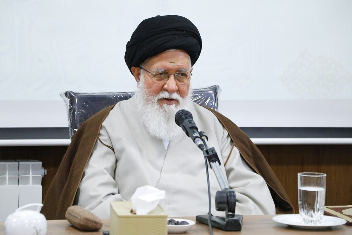آیت الله سید احمد علم‌الهدی گفت: اگر فرد یا جریانی خود را به من نسبت داد یا خود را منسوب و منتخب بنده می‌دانست، همه باید بدانند که دروغ می‌گوید و خلاف عمل می‌کند.