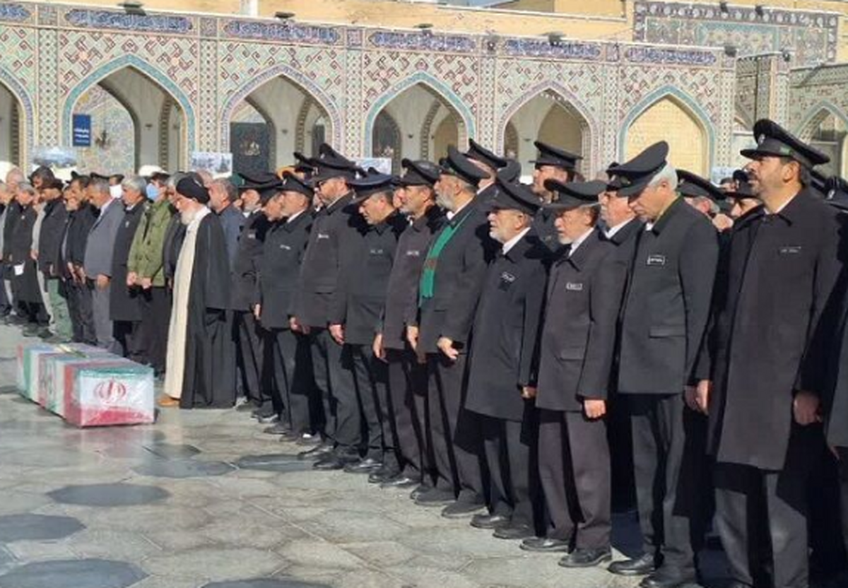پیکر معلم خادمیار حرم مطهر امام رضا (ع) که در حادثه تروریستی کرمان به شهادت رسید، روز چهارشنبه طی مراسمی در حرم رضوی تشییع شد.