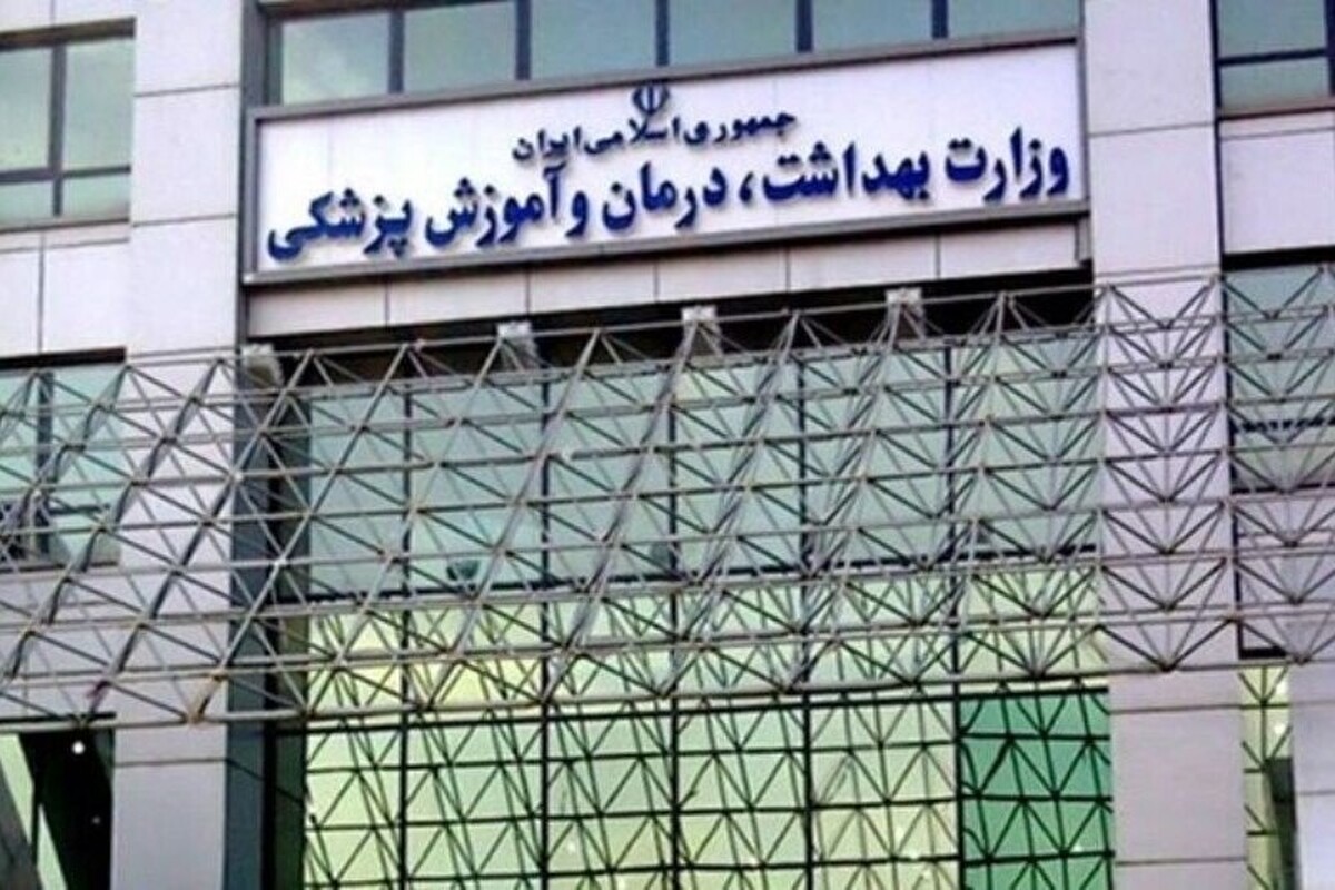 وزیر بهداشت از تصمیم این وزارت‌خانه برای نادیده‌گرفتن قانون افزایش ظرفیت پزشکی در سال آینده خبر داد.