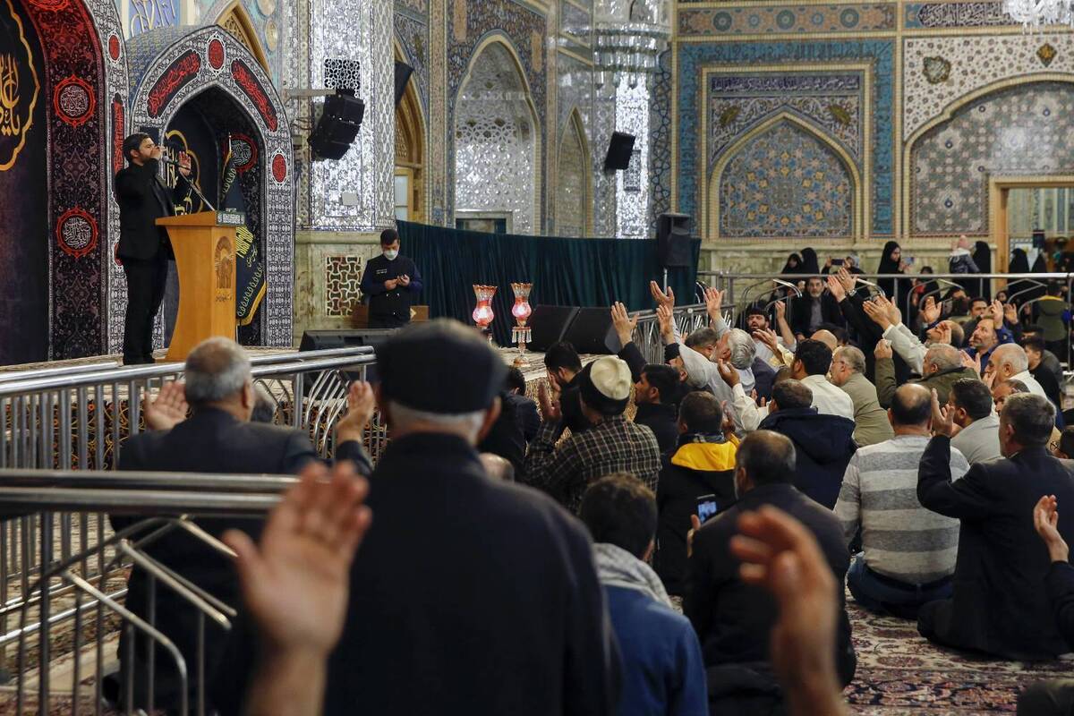حرم مطهر رضوی در شب شهادت امام علی‌النقی‌الهادی(ع) عزادار شد و رخت ماتم بر تن کرد.