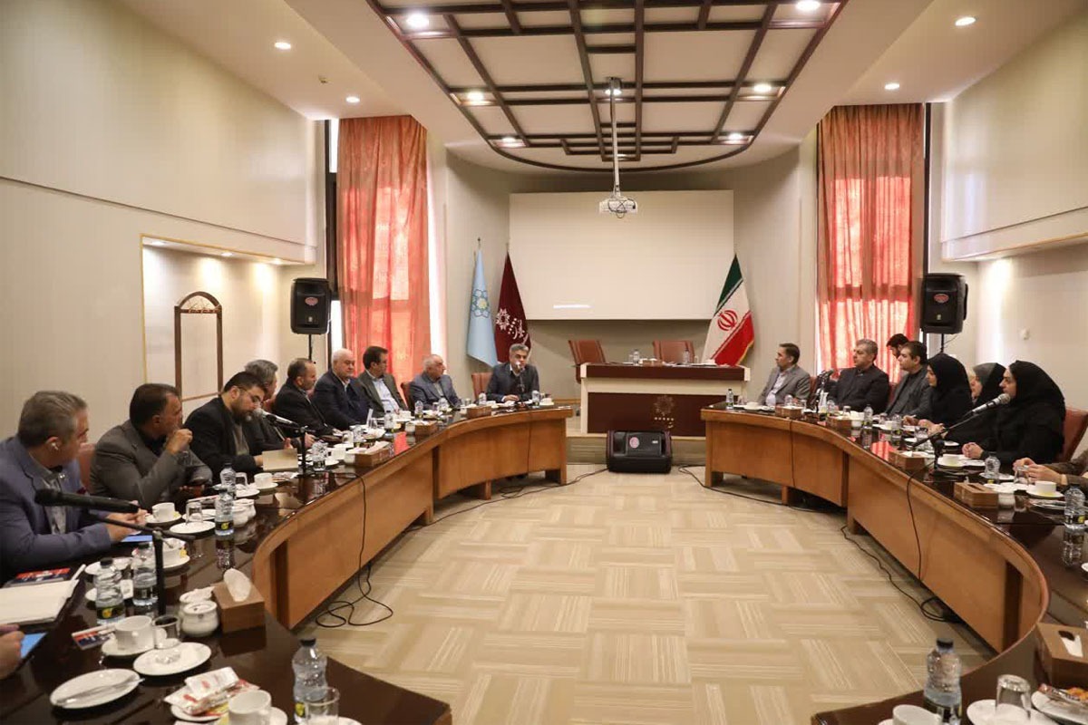 نشست مشترک رؤسای کمیسیون‌های اتاق بازرگانی خراسان رضوی و فعالان اقتصادی با معاونت خدمات شهری شهرداری با هدف معرفی ظرفیت‌های سرمایه‌گذاری این معاونت برگزار و با موافقت شهرداری و اتاق بازرگانی، کمیته تخصصی سیاست‌گذاری توسعه شهری برای برنامه‌ریزی بهتر و استفاده از ظرفیت‌های بخش خصوصی در پروژه‌های شهری تشکیل شد.