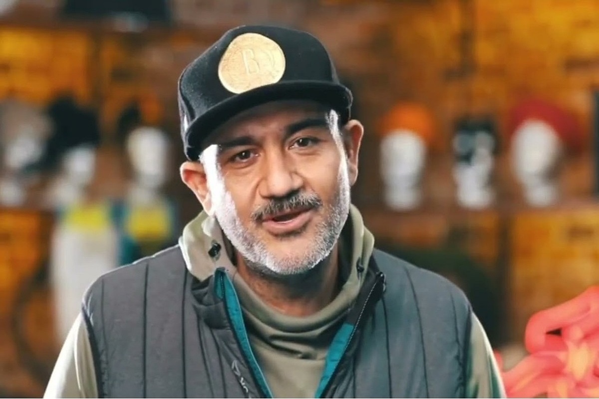 نخستین تصویر از مهران غفوریان در فیلم سینمایی «آبی روشن» منتشر شد.
