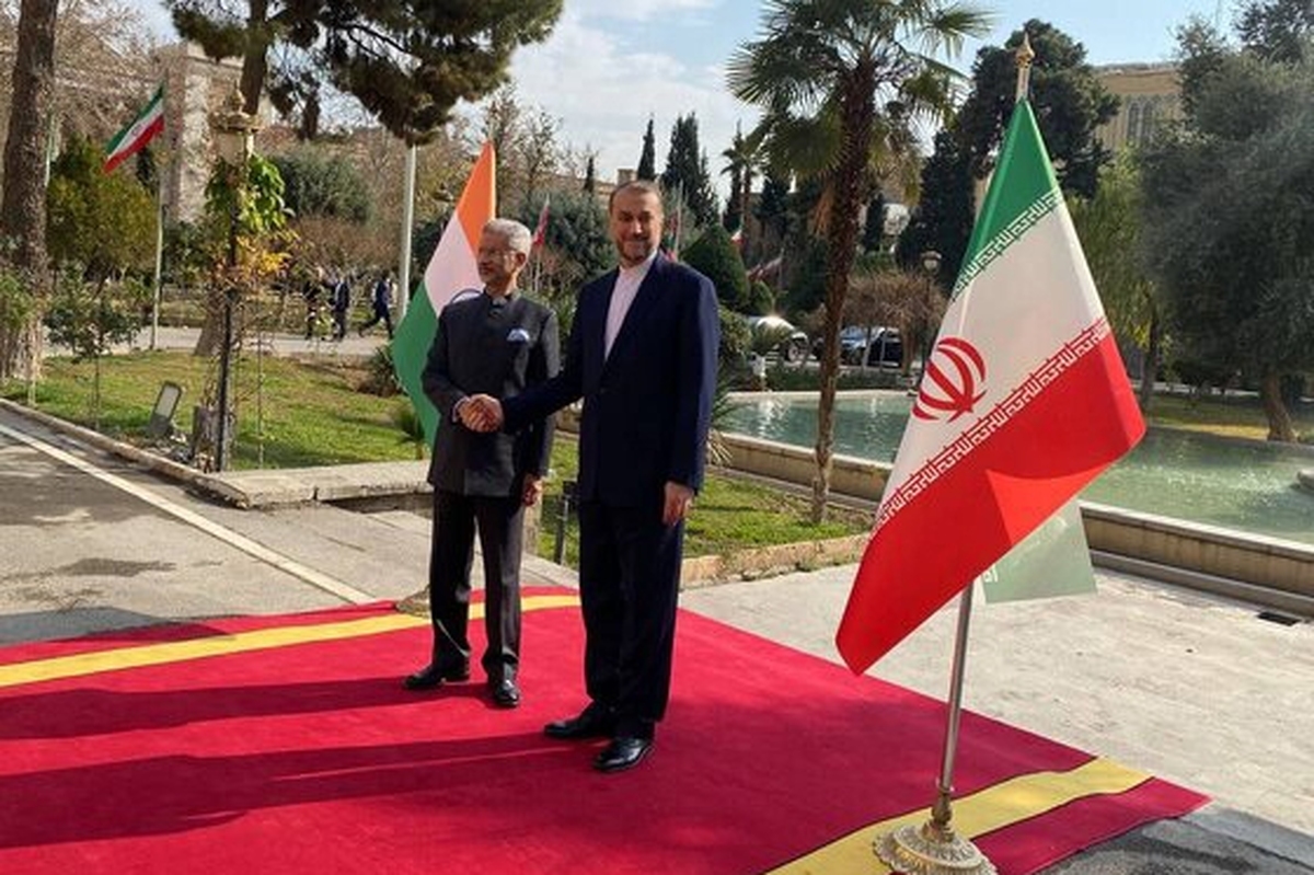 حسین امیرعبداللهیان، وزیر امور خارجه جمهوری اسلامی ایران، ظهر روز دوشنبه از «سوبرامانیام جایشانکار» همتای هندی خود در محل وزارت امور خارجه جمهوری اسلامی ایران استقبال کرد.