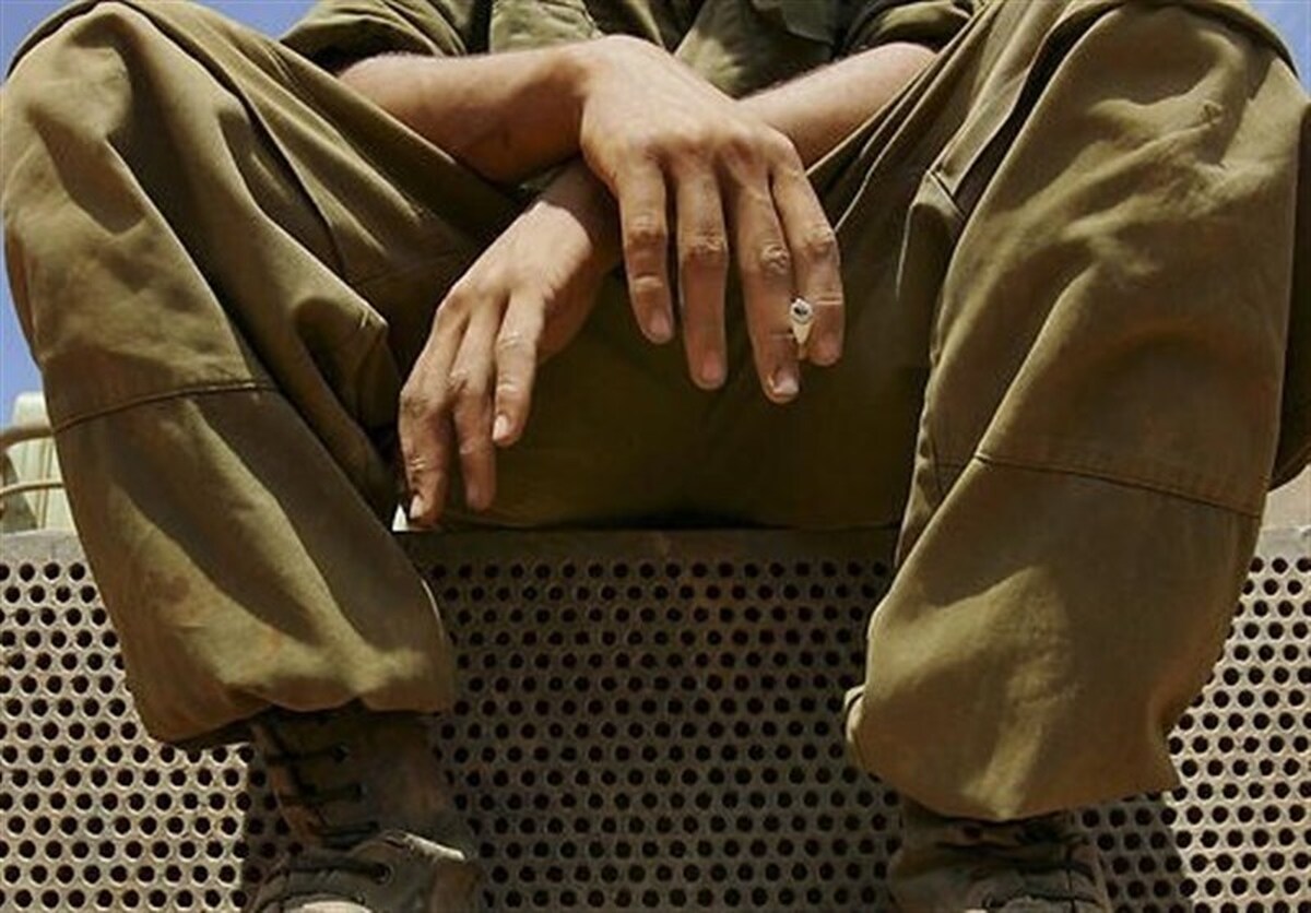 یک رسانه عبری زبان اعلام کرد، ارتش اسرائیل یکی از نظامیان خود را فقط به ظن اینکه او یک فلسطینی است از هوا مورد حمله قرارداده و از پای در آورد.