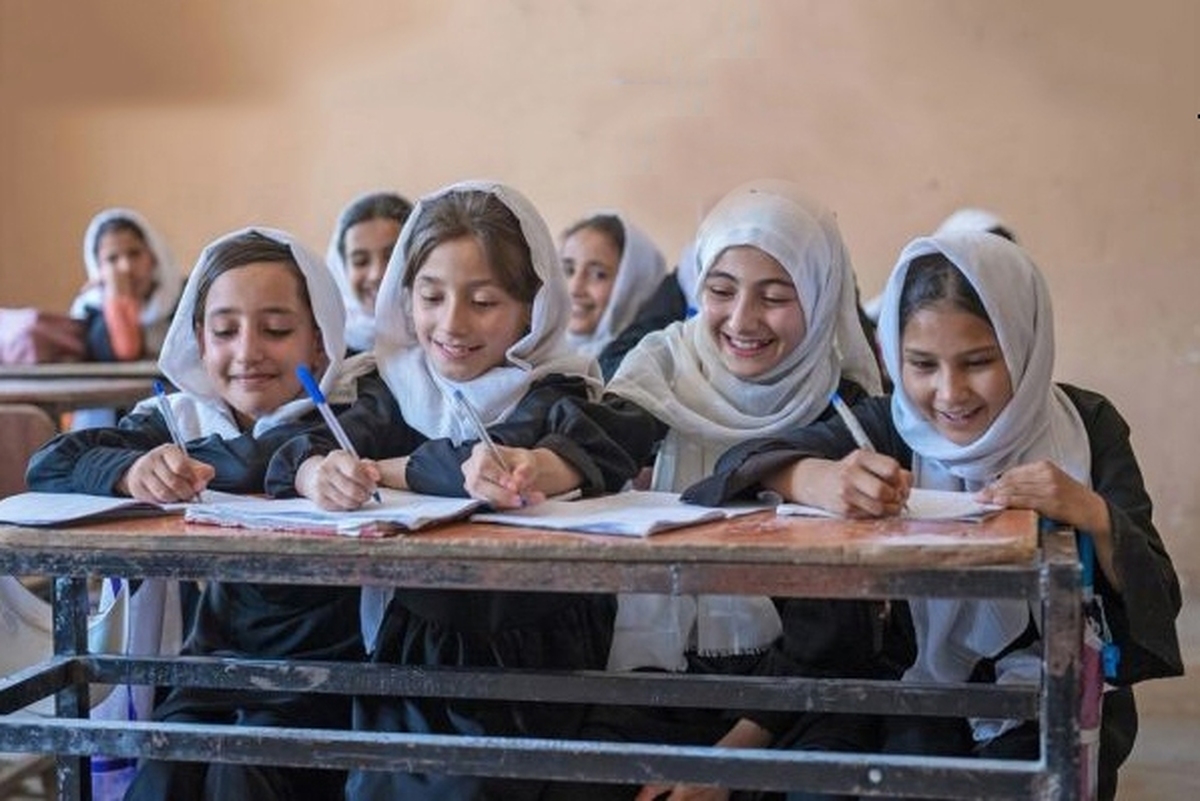 صندوق حمایت از کودکان سازمان ملل متحد (یونیسف) می‌گوید که این نهاد به حمایت کوریای جنوبی ۹۵۰ صنف آموزشی جامعه‌محور در افغانستان ایجاد می‌کند.