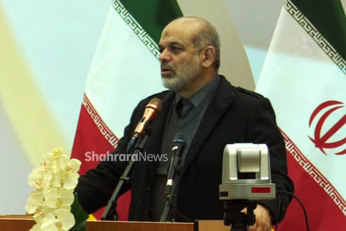 وحیدی، وزیر کشور گفت: ۴ کودک، ۳زن و ۲مرد که از اتباع خارجی بودند در انفجار روستایی که در ۳-۴کیلومتری ایران بوده است کشته شدند؛ هنوز موضع رسمی در این موضوع گرفته نشده است.