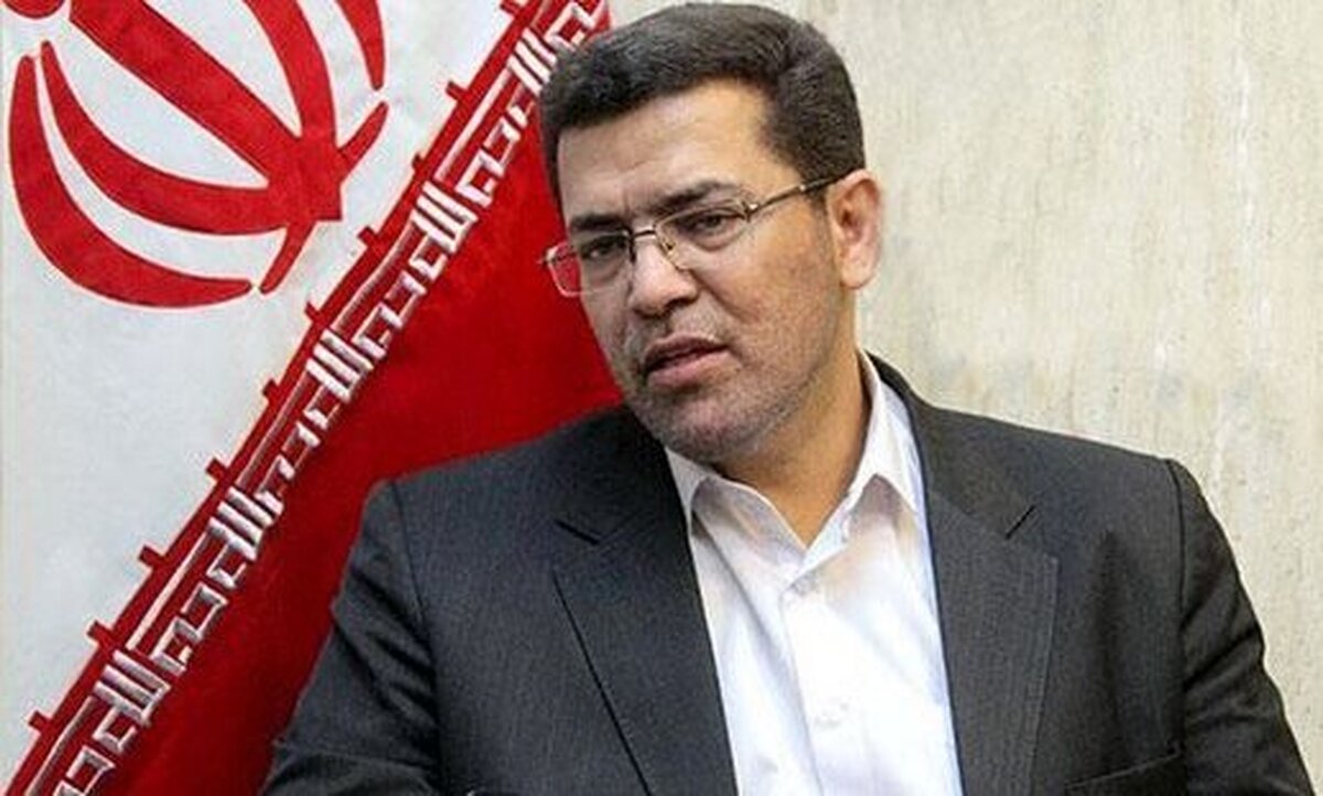 رییس کمیسیون اجتماعی مجلس شورای اسلامی از کاهش ساعت کاری کارمندان در هفته به «۴۰ ساعت» و افزایش روزهای تعطیل به «دو روز» خبر داد.