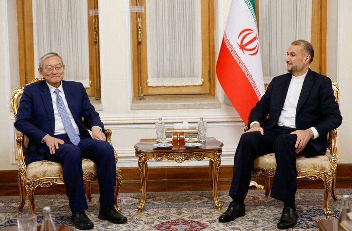 وزیر امور خارجه کشورمان در دیدار دبیرکل سازمان همکاری شانگهای با اشاره به طیف متنوع همکاری اقتصادی، تجاری جمهوری اسلامی ایران بر اهمیت و گسترش این همکاری‌ها تاکید کرد.