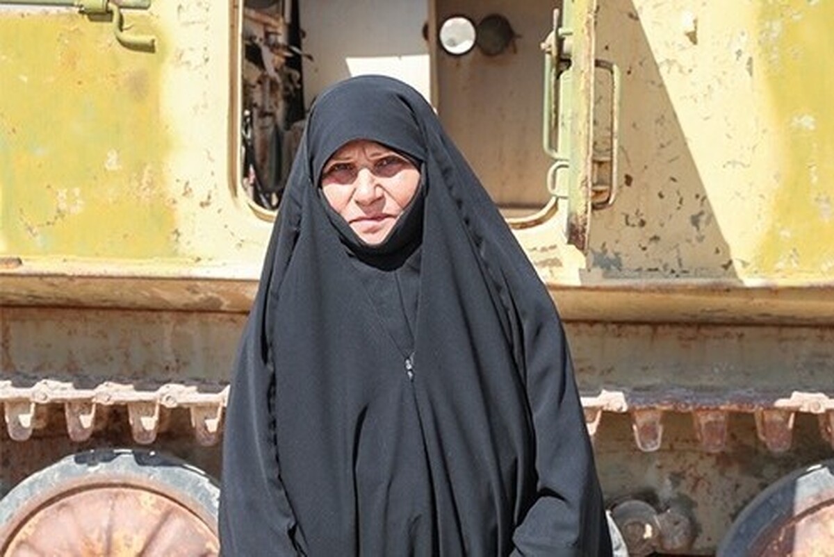 خدیجه میرشکار اولین زن اسیر و همسرش حبیب شریفی اولین فرمانده شهید سپاه خوزستان است که با هم اسیر شدند، اما یکی از آن‌ها در نیمه راه آسمانی شد.